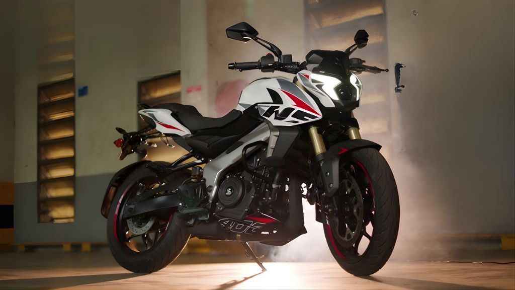 Bajaj Pulsar NS400Z Review: Powerful Streetfighter with Aggressive Design & Smart Tech